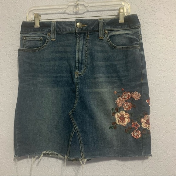Seven7 Embroidered Floral Fashion Distressed Denim Skirt - Picture 1 of 8